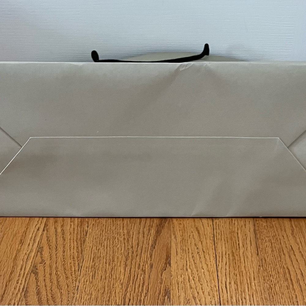 Burberry large shopping bag with plaid interior. - Picture 6 of 10